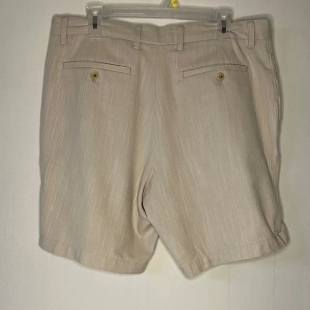 Banana Republic Men’s Shorts Chino Size 35 Beige Aiden Club.